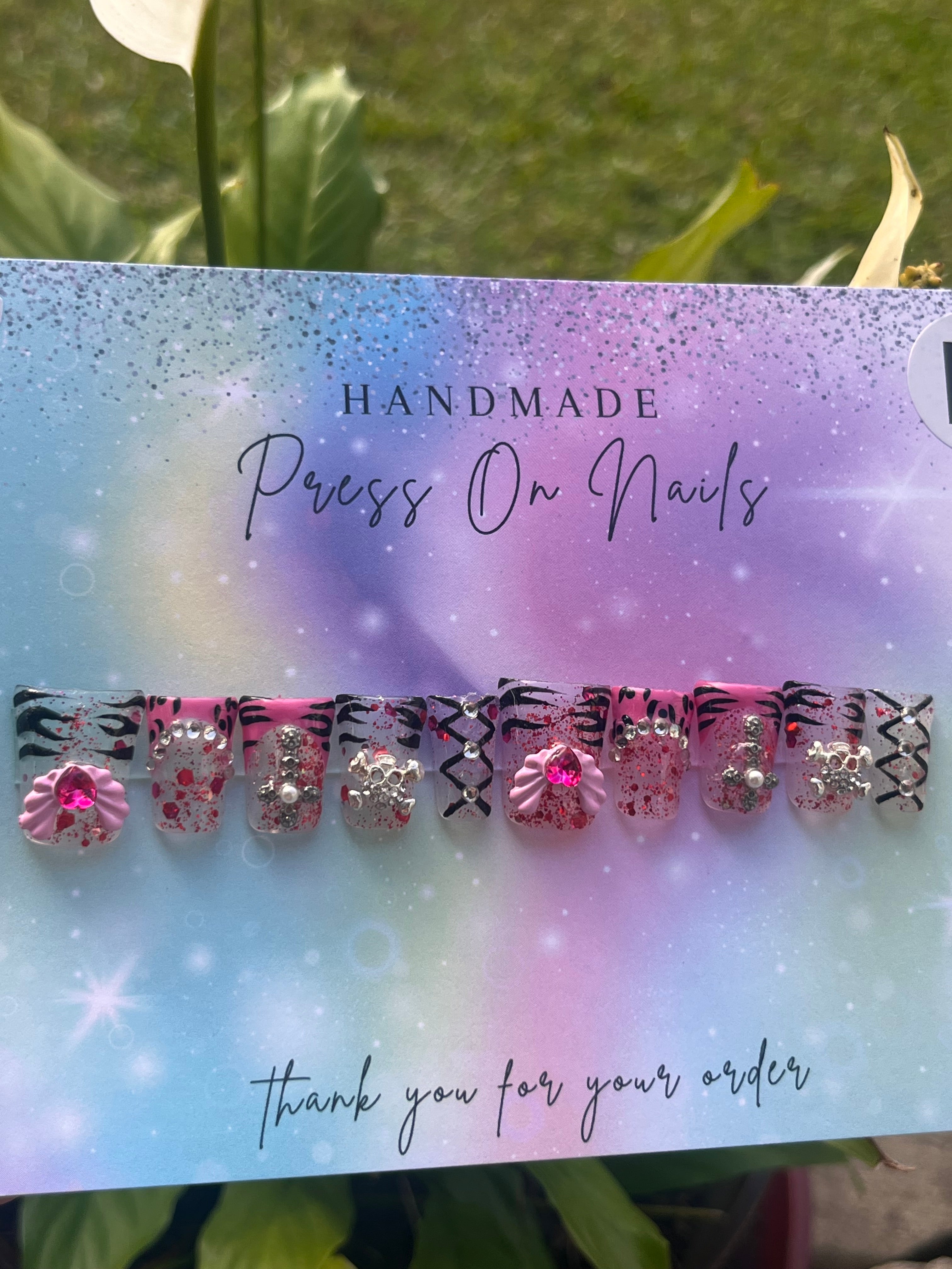 Short duck shape clear glitter black print  heart pink French tip press ons