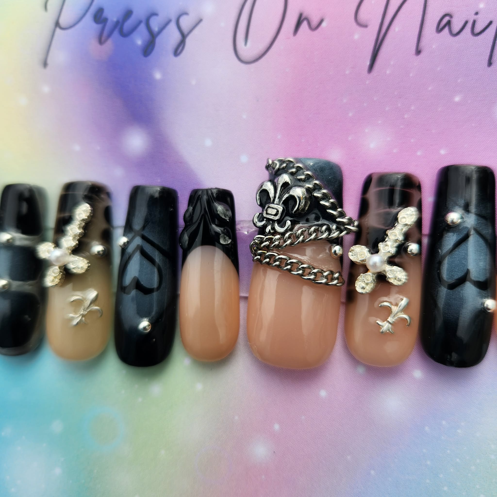 black/navy blue heart chain press ons