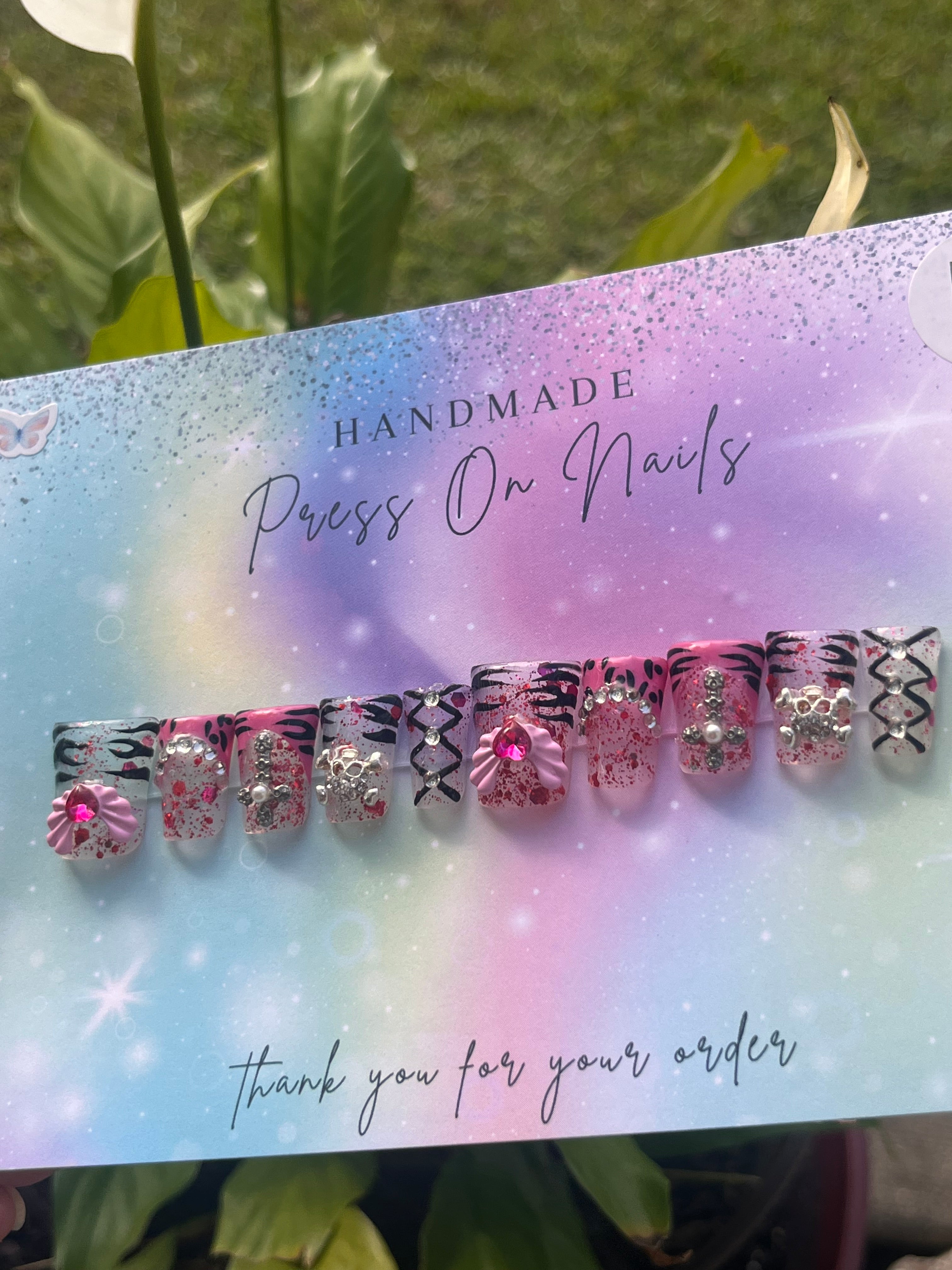 Short duck shape clear glitter black print  heart pink French tip press ons