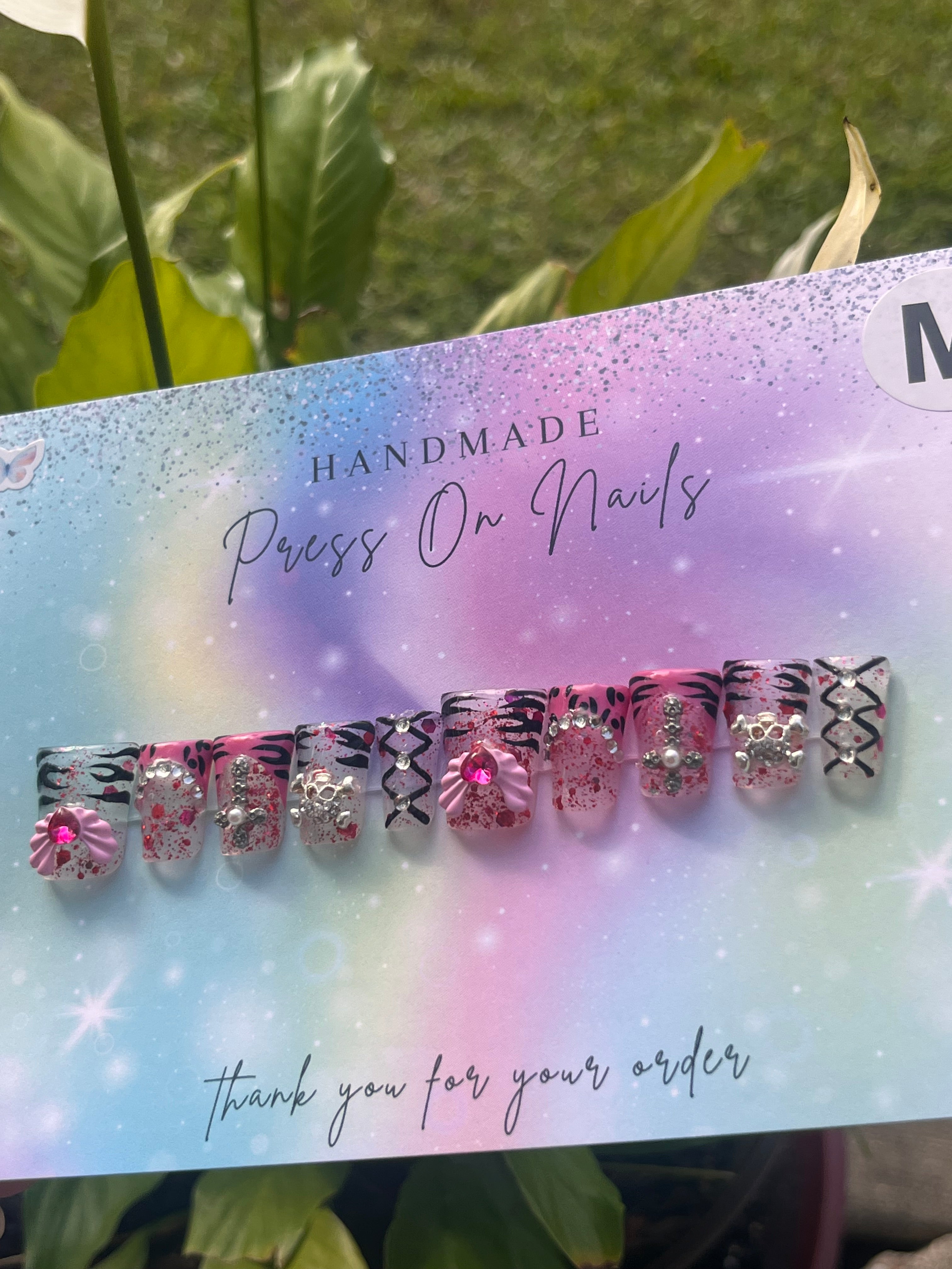 Short duck shape clear glitter black print  heart pink French tip press ons