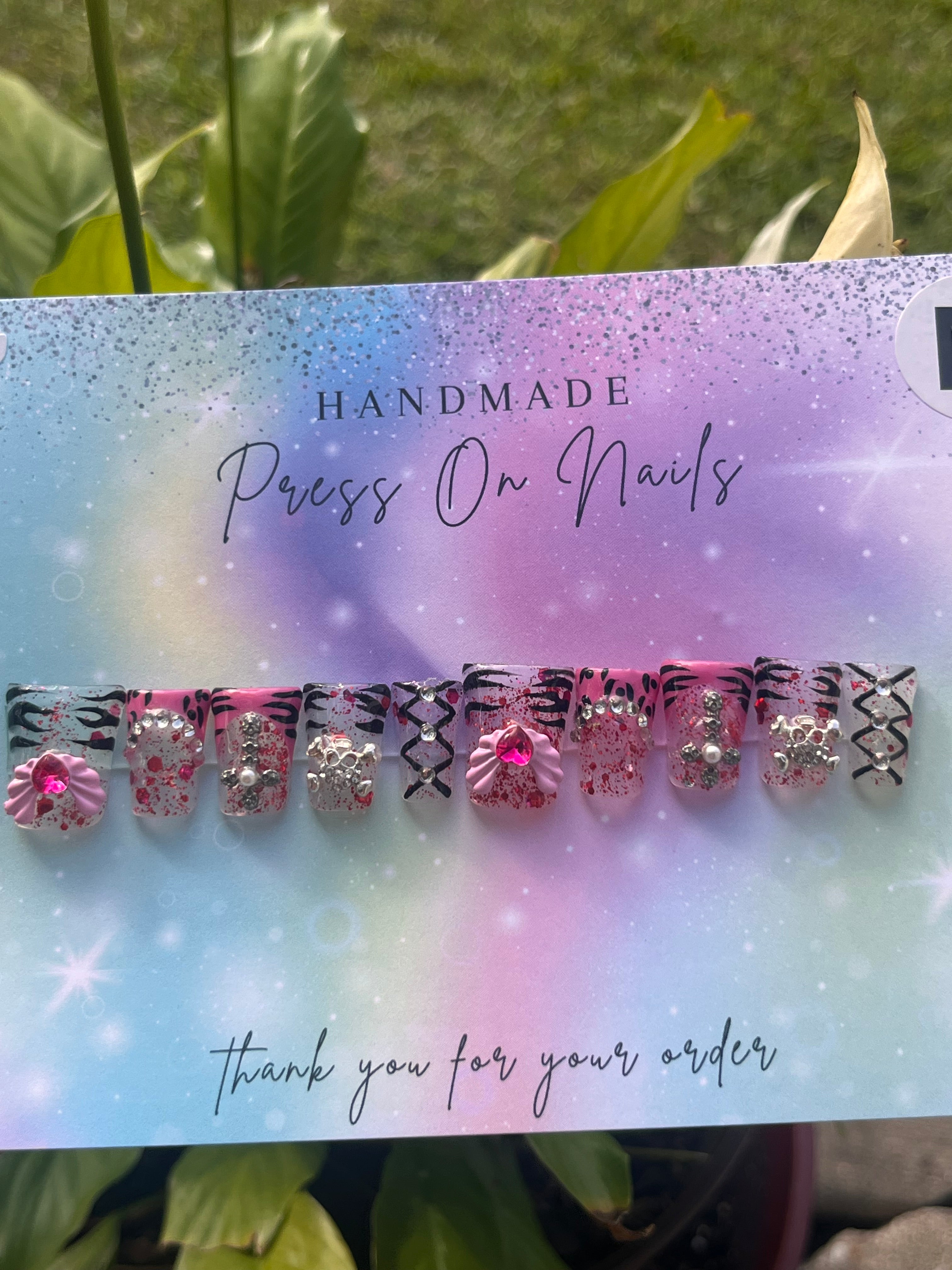 Short duck shape clear glitter black print  heart pink French tip press ons